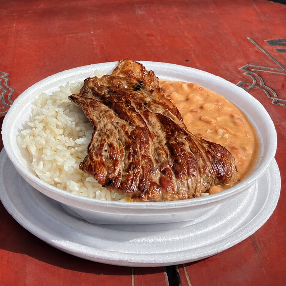 O básico bem feito: Arroz, Feijão e um Bife. Aprox. 400g