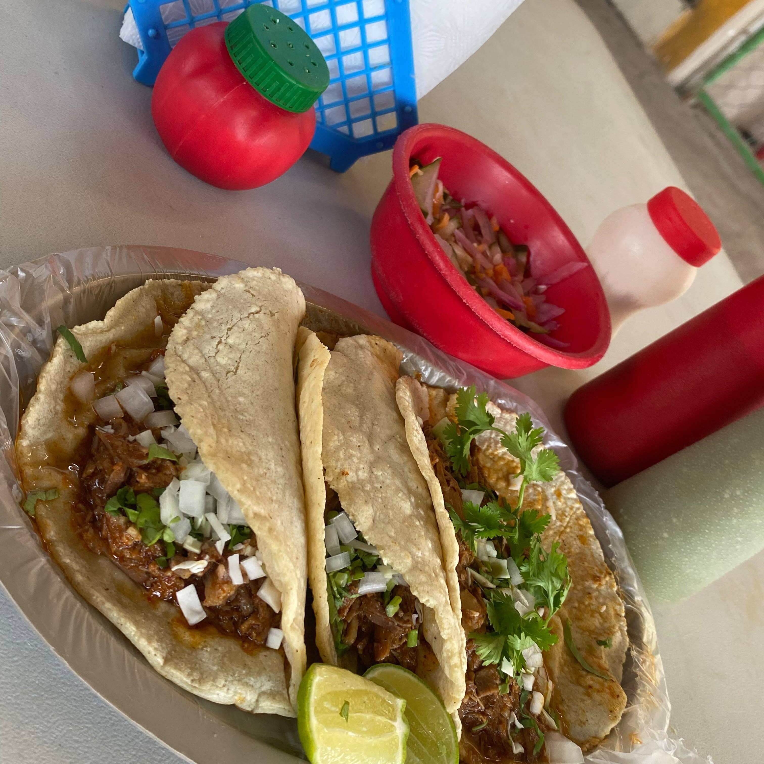 Taco Blandito de birria 1 pza.