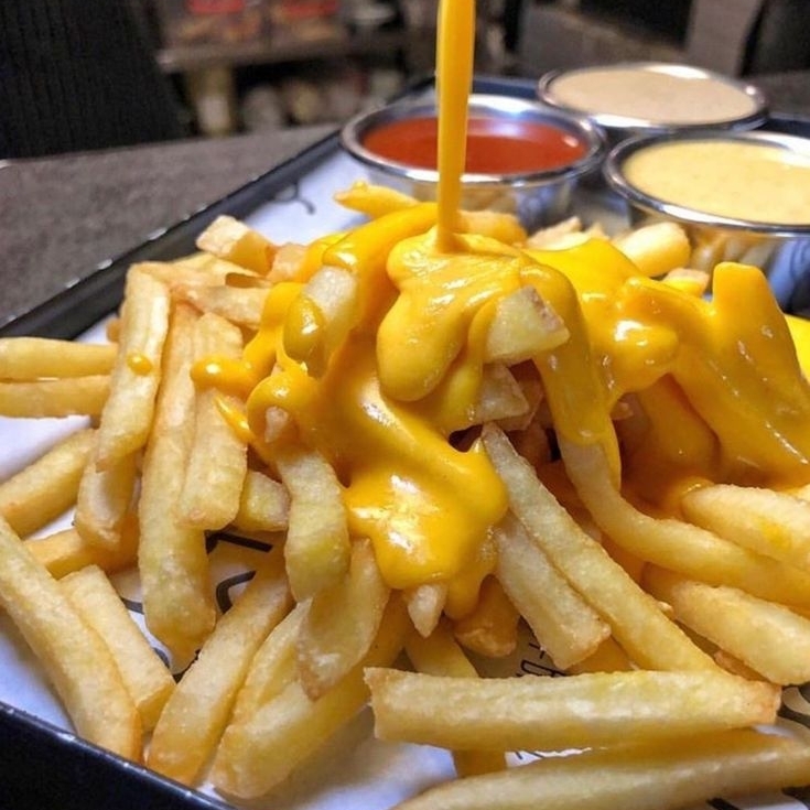 PAPAS FRITAS CON QUESO