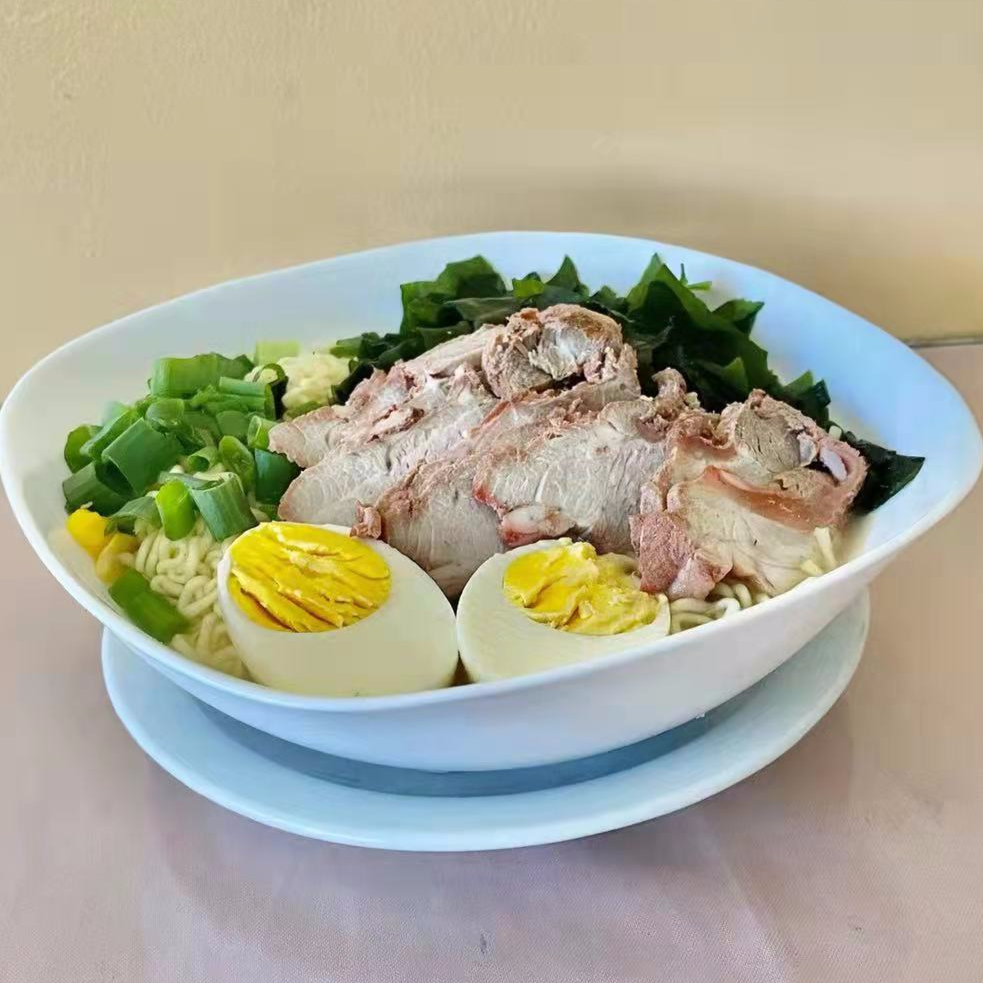 Fideo ramen con carne de cerdo