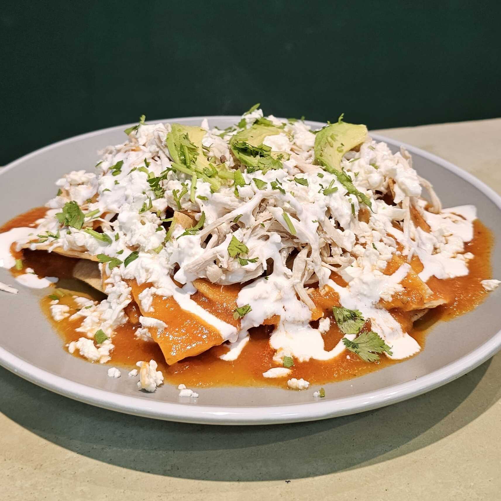Chilaquiles Rojos de Pollo
