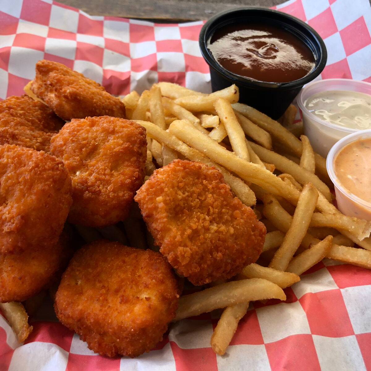 NUGGETS DE POLLO CON PAPAS