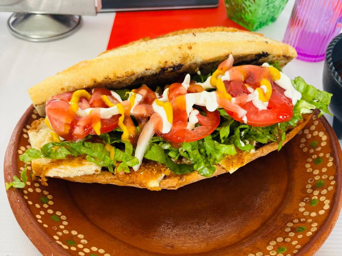 Desayuno y Comida VALDIVIA Cafeteria