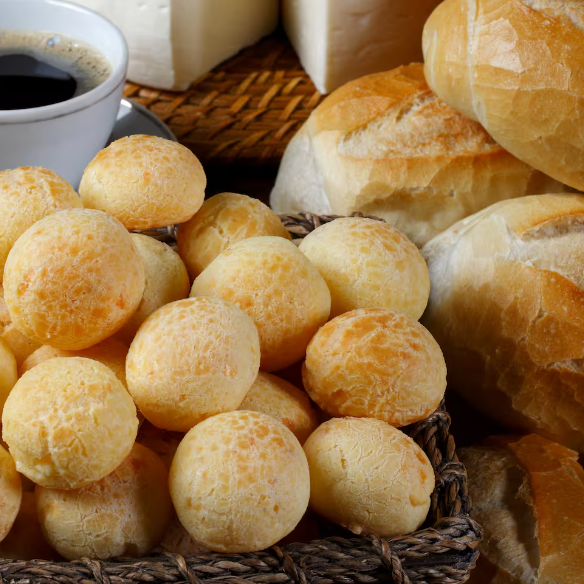 5 Pães Franceses + 100g de Mini Pães de Queijo, perfeitos para o café da manhã ou lanche.