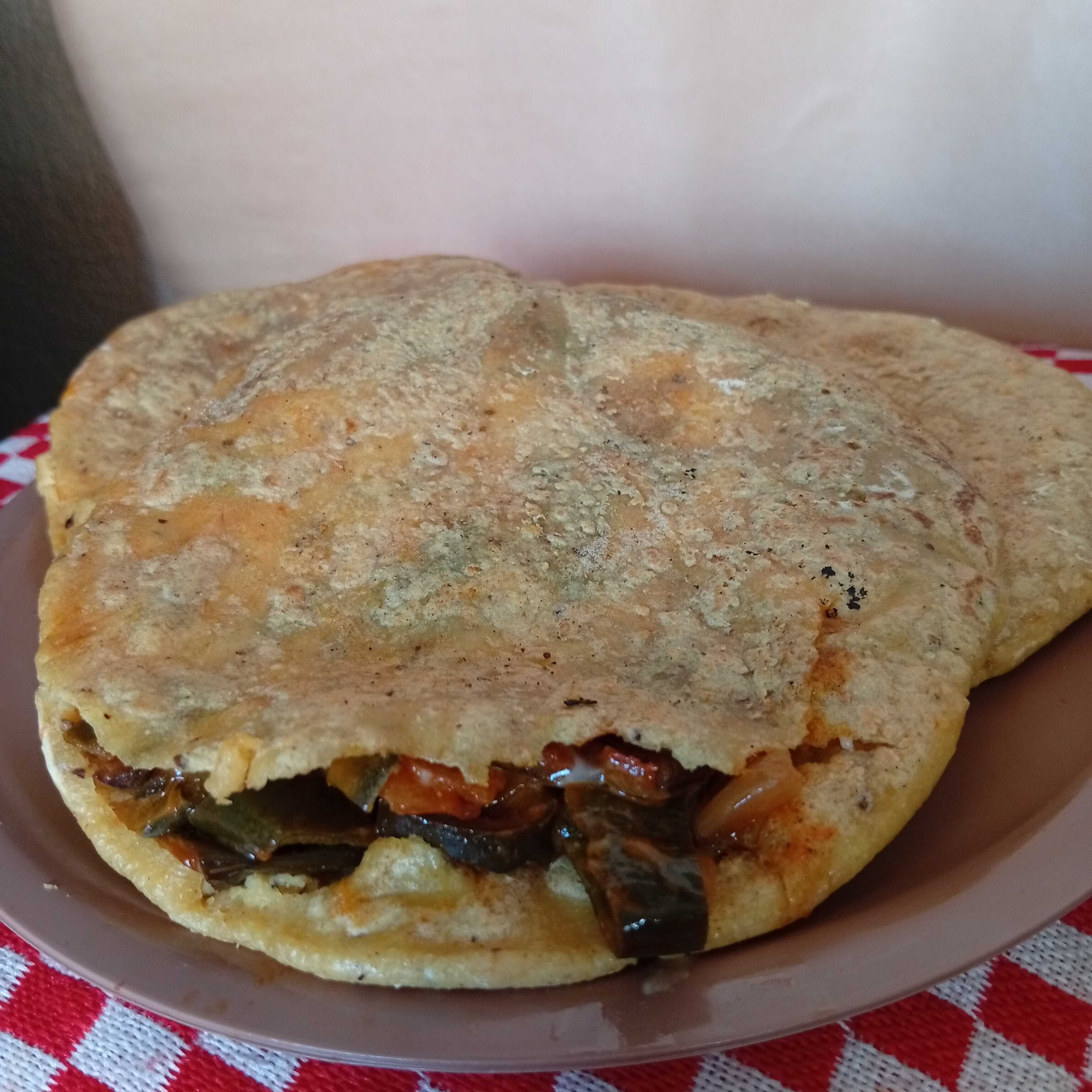 Gordita de Rajas con Queso
