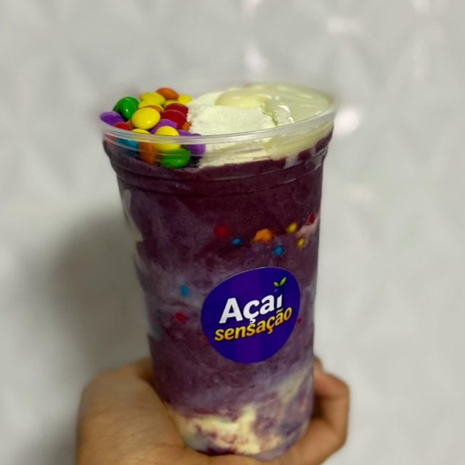 Acai, confeti, leite ninho e leite condensado