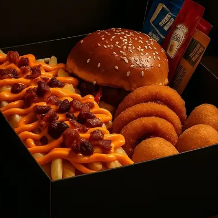 1 Hambúrguer + 1 Porção Batata Cheddar e Bacon + 2 Cebolas Empanadas + 1 Coxinha +1 Bolinha De Queijo + 2 Nuggets. Escolha abaixo o seu Burguer Favorito