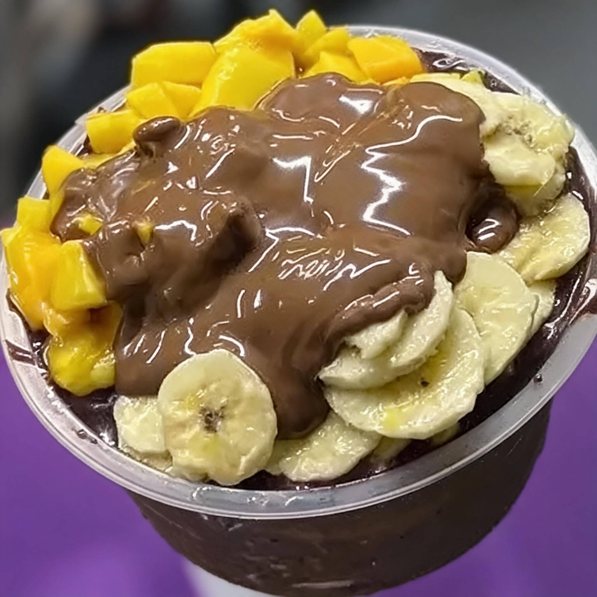 Açaí no pote com direito a complementos nutella e frutas : MORANGO , BANANA , MANGA E UVA