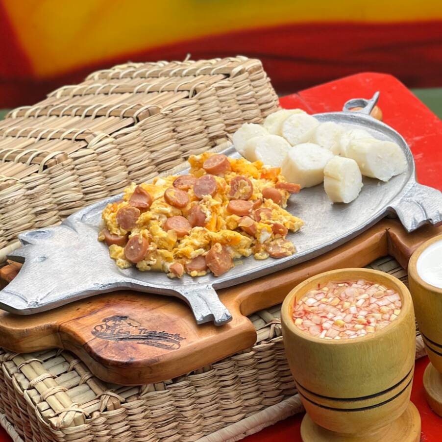 Huevo Perico con Salchicha RANCHERA