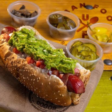 Hotdog del Costco con guacamole