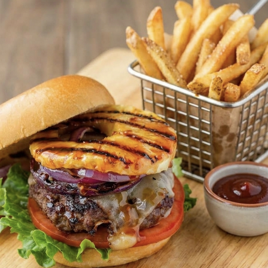 HAMBURGESA PARILLADA HAWAIANA CON ORDEN DE PAPAS