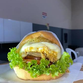 Maionese, tomate, alface, milho, catupiry, queijo e filé de frango
