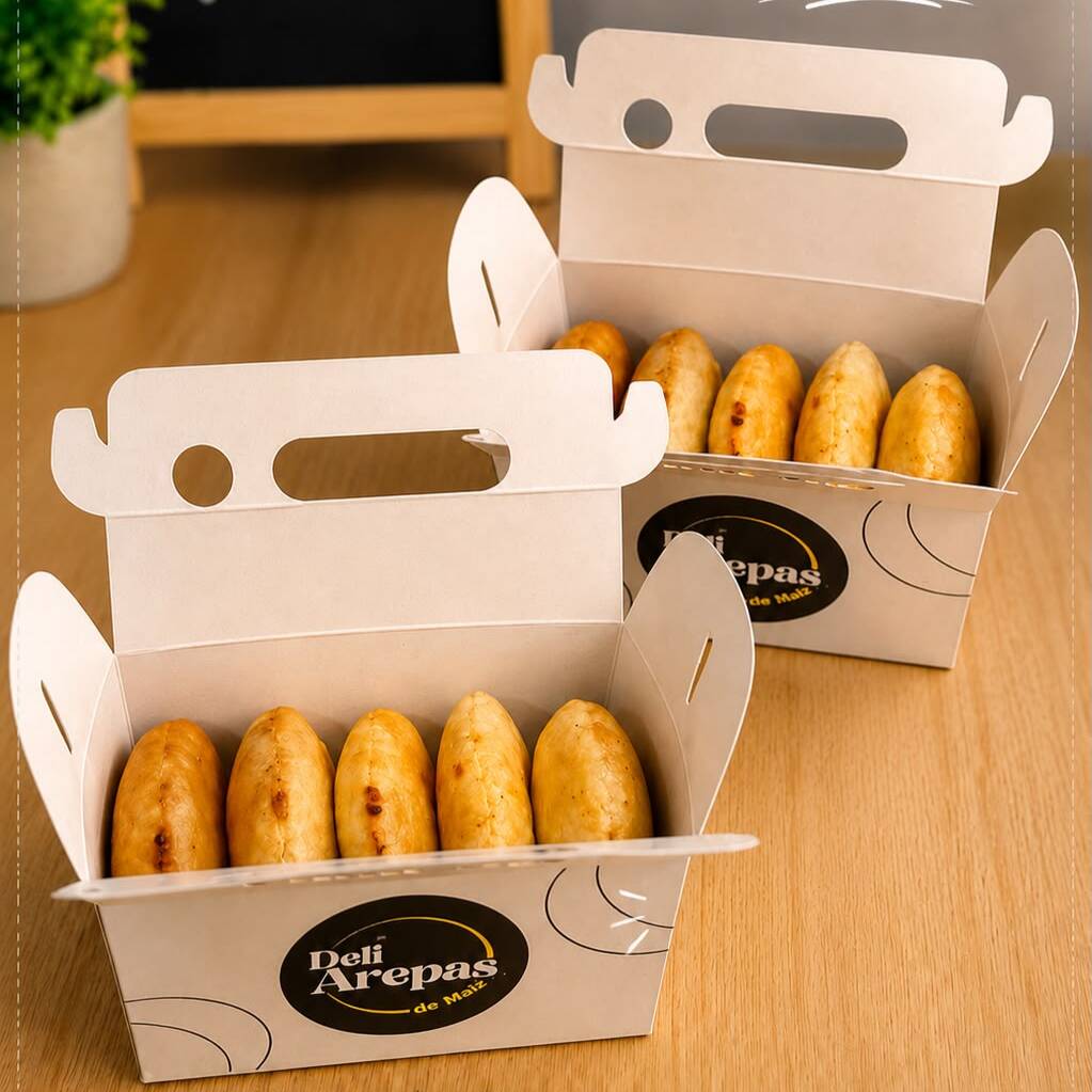 PAGUE 11 LLEVE 12 Arepas Queso o Queso y Bocadillo