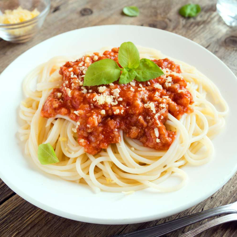 Pasta Bolognesa con 6 Palitos al Ajo