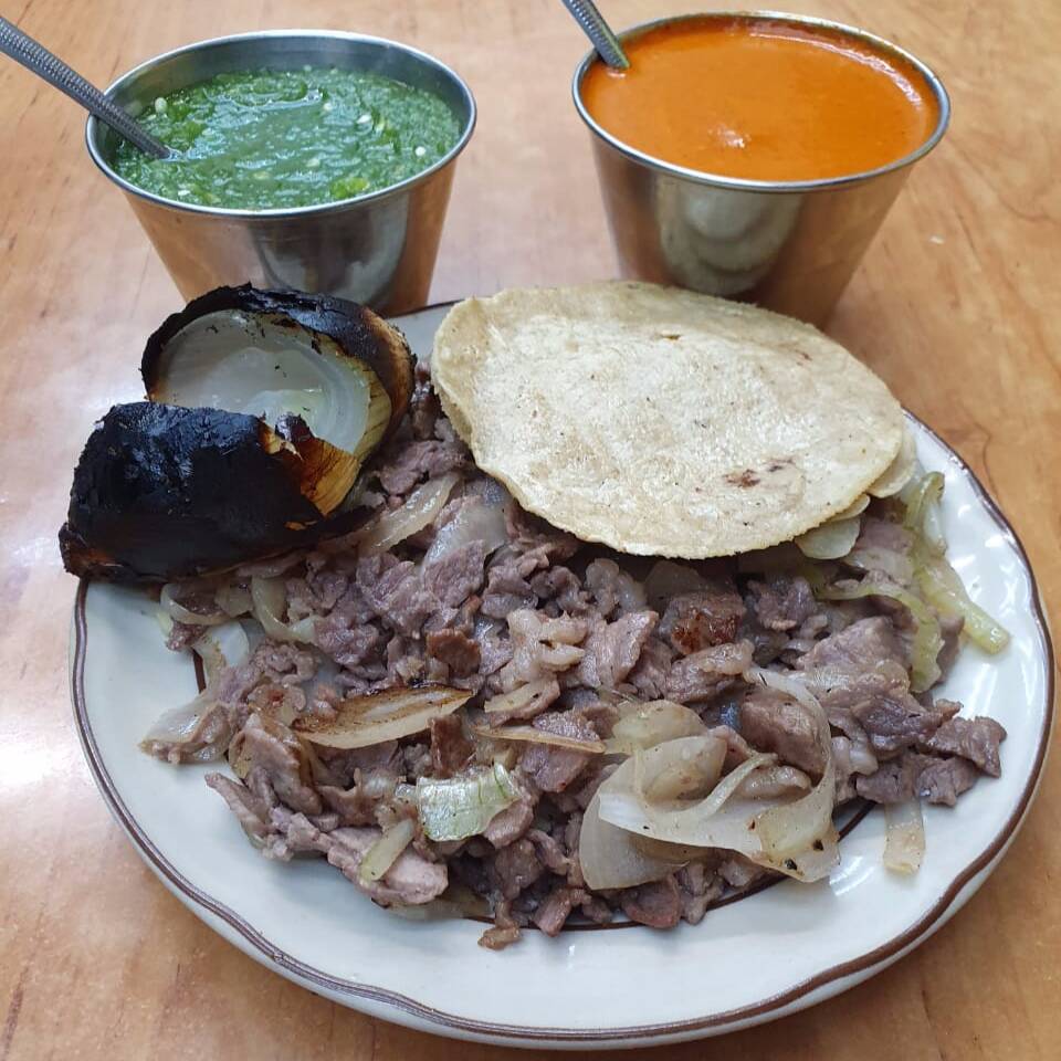 Taco de Bistec Encebollado