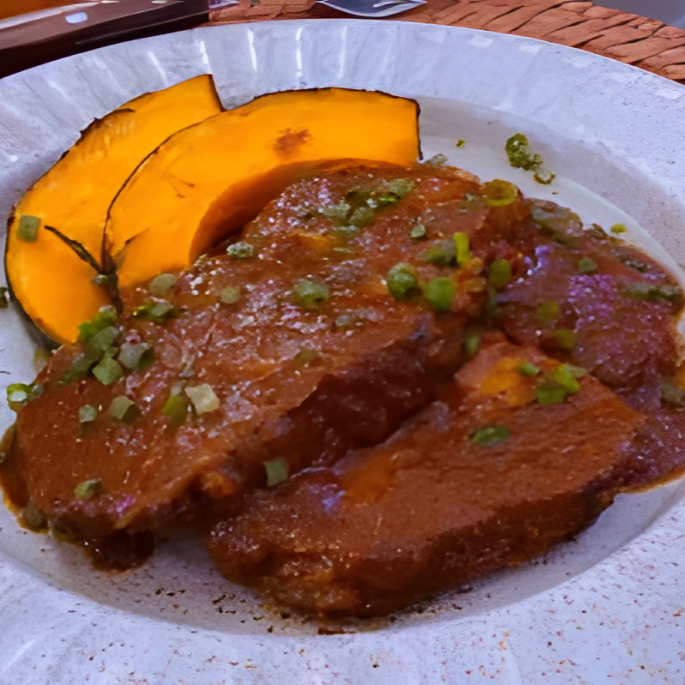 Acompanha Arroz , Feijao , Farofa , Macarrao e Salada Verde