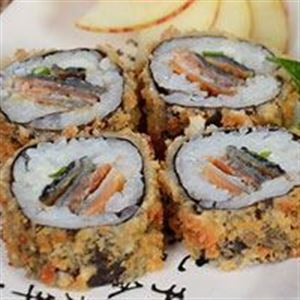 Hossomaki recheado com patê de salmão skin picante