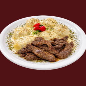 Nhoque ripiene é recheado de queijo e orégano, regado ao molho levíssimo de queijos, acompanha iscas de mignon