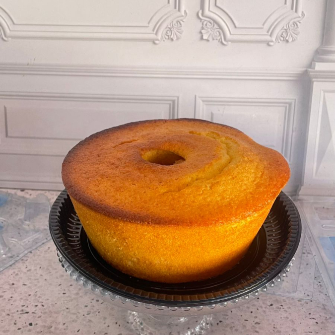 Massa Leve umida e super saborosa. Fabricada com fubá cozido que não deixa a massa seca. Manter temperatura ambiente