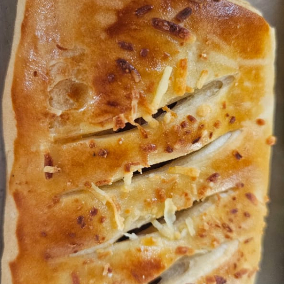 mini baguete recheada com presunto e queijjo ou frango