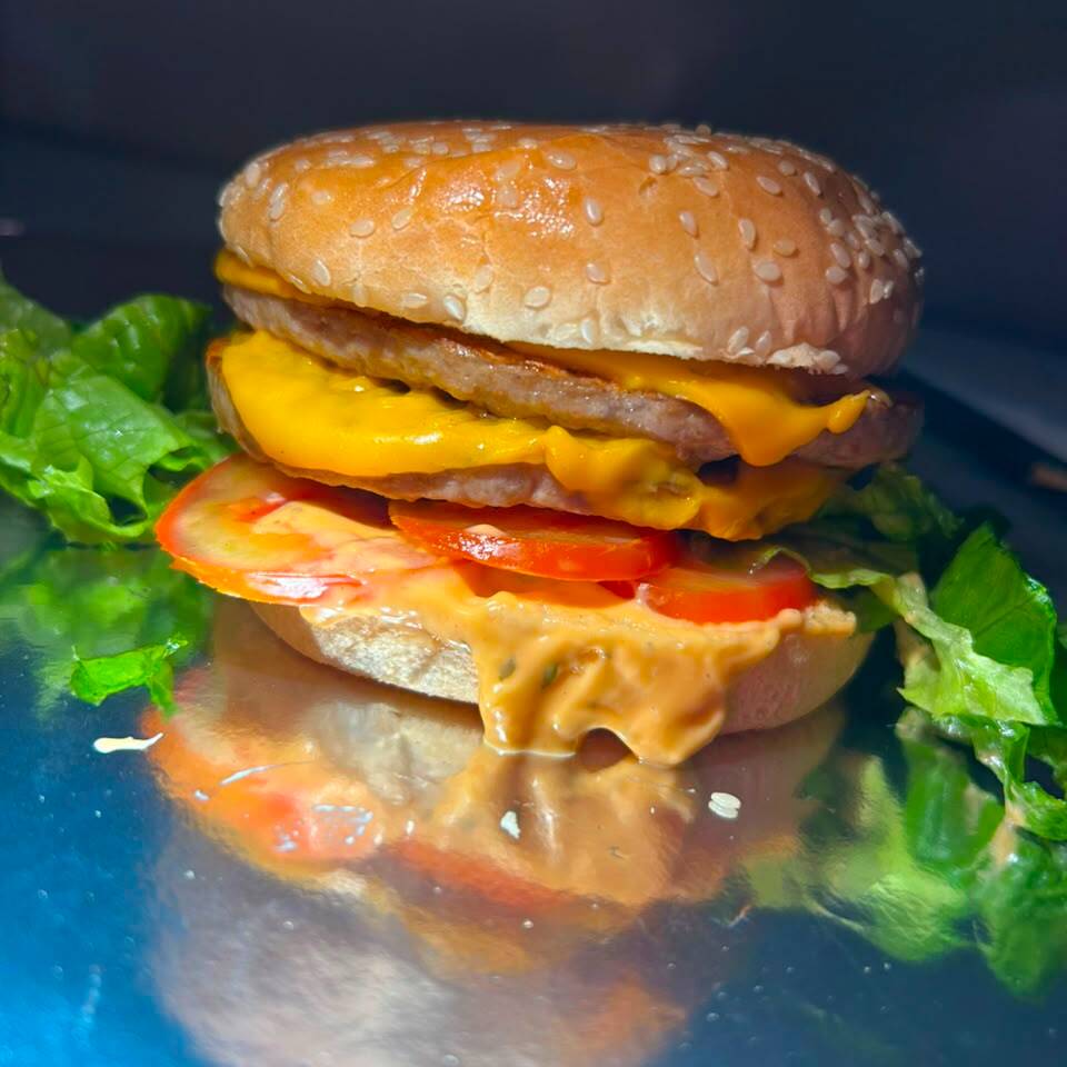 2 Carnes, 2 Queijos, Salada e Molho Especial