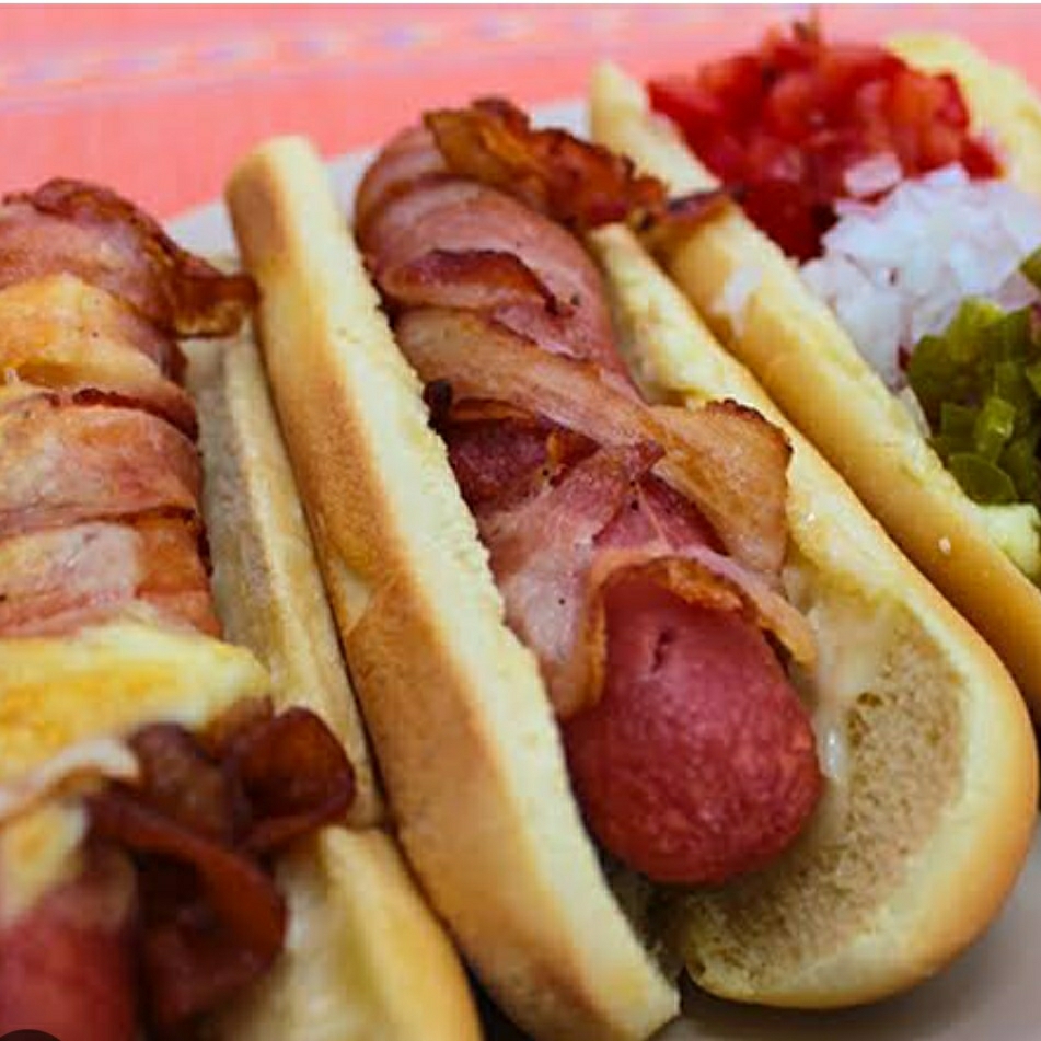 HOT-DOG CON QUESO Y TOCINO