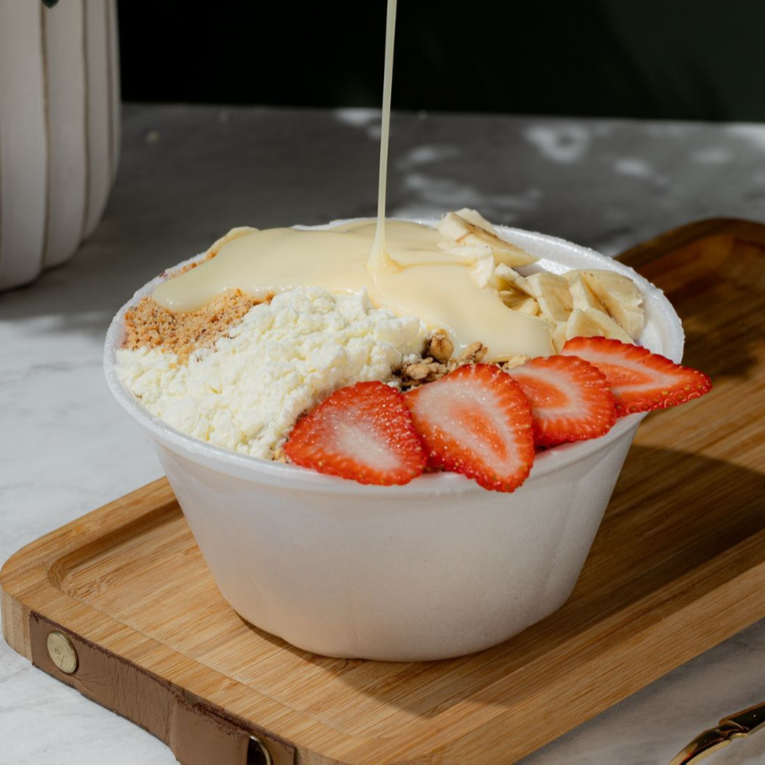 Açai da casa aprom:300ml PP_ Acompanha açai, leite, granola e paçoca, banana e finalizado com leite condensado