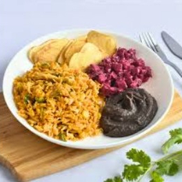 Arroz/pollo+ensalada+papas fritas+frijoles+coca