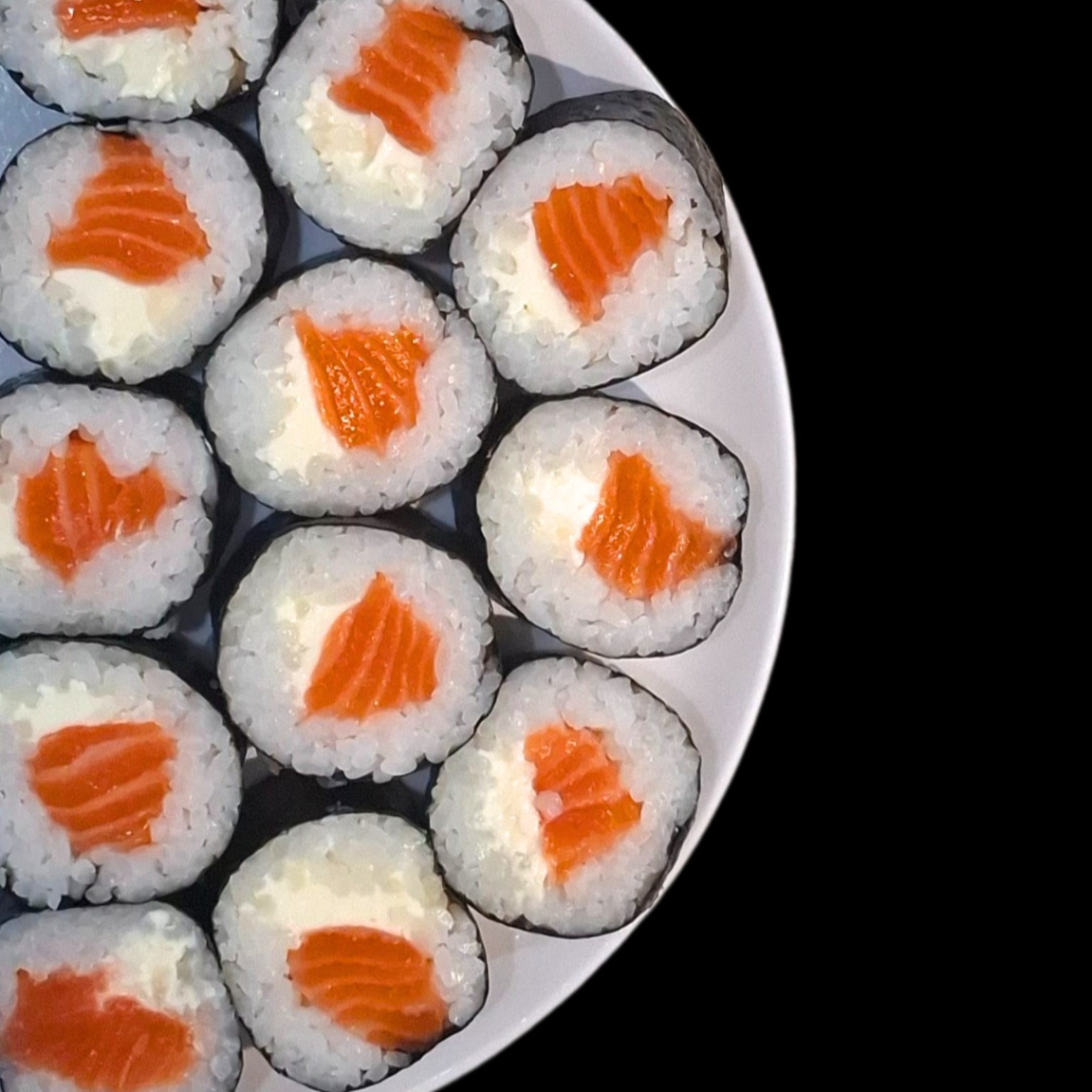 Arroz, salmão e cream cheese. A porção do item acompanha 1 molho shoyo (30ml).
