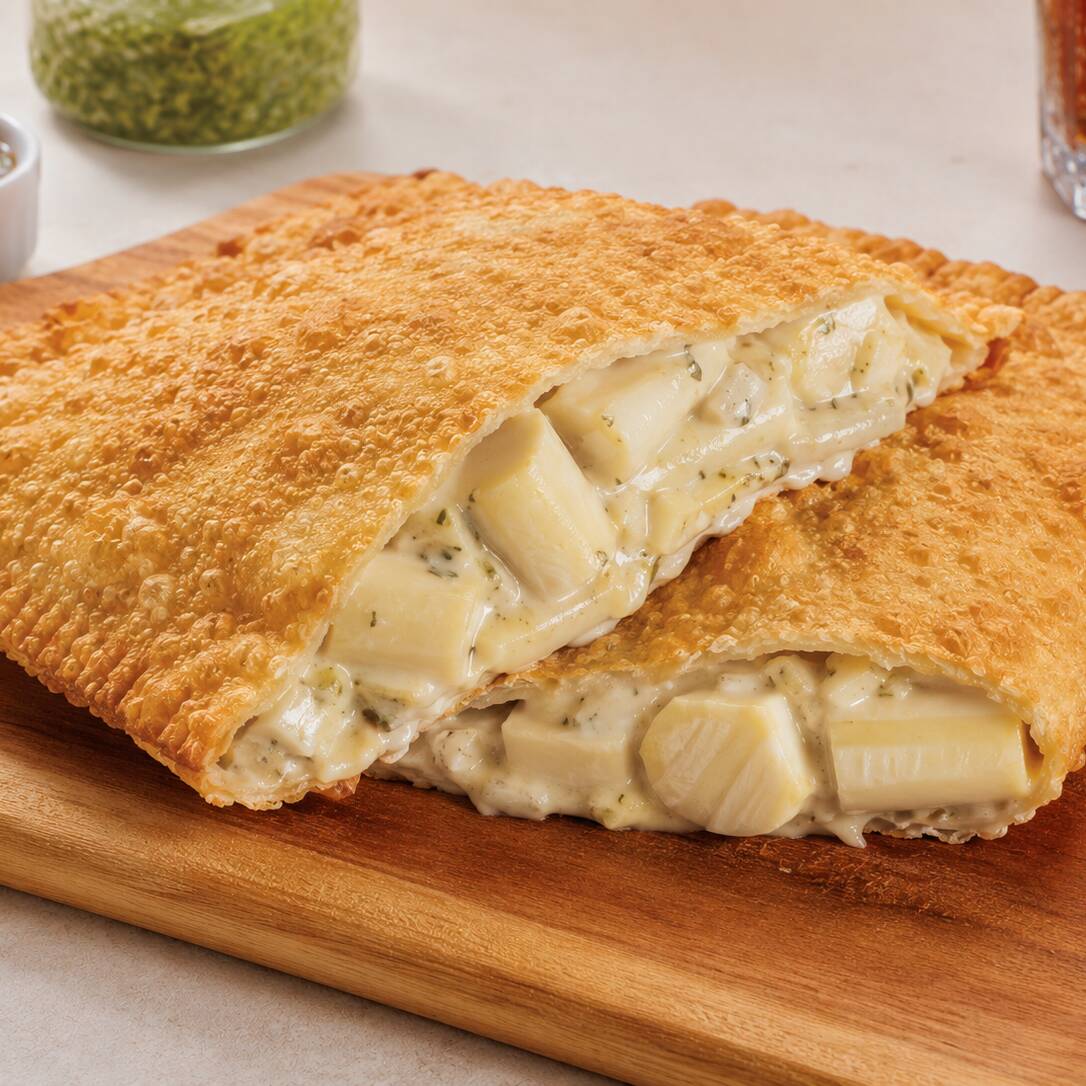 Pastel Especial de 30cm, crocante e muito recheado com: palmito em cubos, requeijão, mussarela, tomate, ovo e azeitonas. Uma opção leve, saborosa e bem servida, perfeita para substituir uma refeição. Entrega rápida em Osasco.