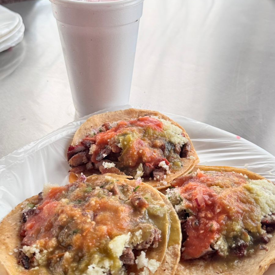 3 TACOS DE MAIZ DE ASADA Y 1 AGUA DE JAMAICA 500ML