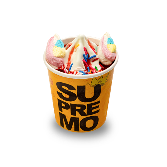 Sorvete de Baunilha, Polpa de Morango, Granulado Colorido e Orelhas de Marshmallow