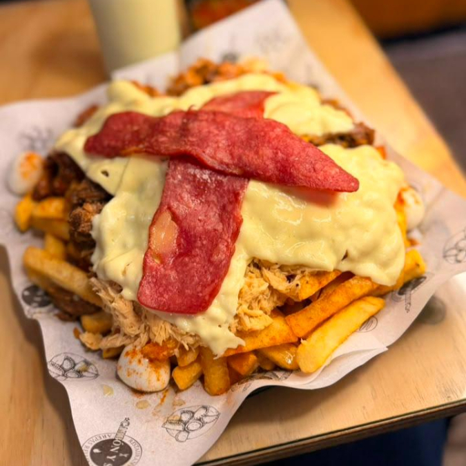 Salchipapas Tres Poderes