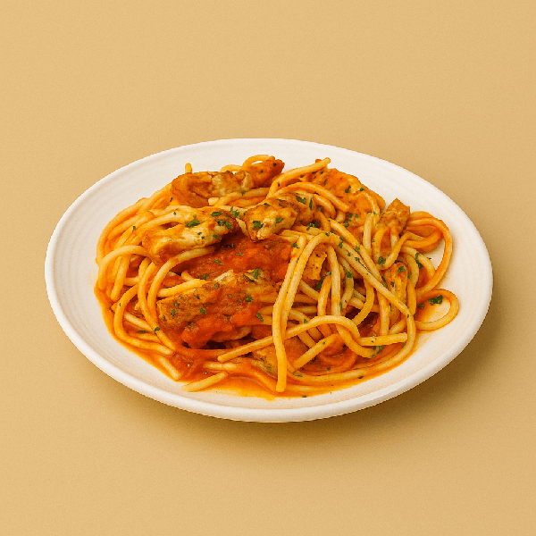 Bucatini ao molho pomodoro com pedaços de frango grelhado ao tempero Abbraccio.