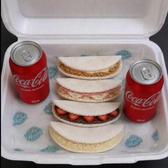 Um delicioso combo mix para você e sua família. Total de 4 Tapiocas e 2 Coca cola 350ml.
O combo contem: 2 Tapiocas Salgadas; sendo 1 de Frango Com Catupiry - 1 de Presunto&Queijo e 2 Tapiocas doces sendo; 1 de Nutella com Morango - 1 de Leite Condensado com Coco. 2 Coca cola 350ml.
Todas as tapiocas contem a massa caseira no padrão Maitê Tapiocas, feita na hora.