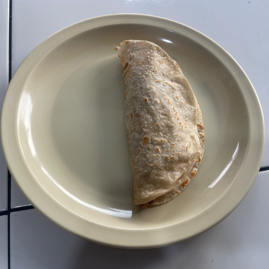 Taco de harina de bistek con queso