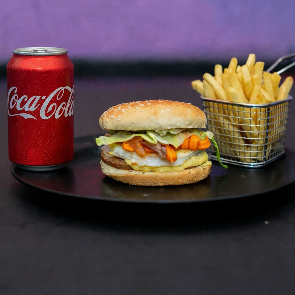 1 carne suculenta, queijo e presunto, ovo, cheddar cremoso, bacon, molho especial e salada + Batata frita P + Coca lata