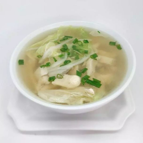 Sopa de Pollo con Kion y Verduras