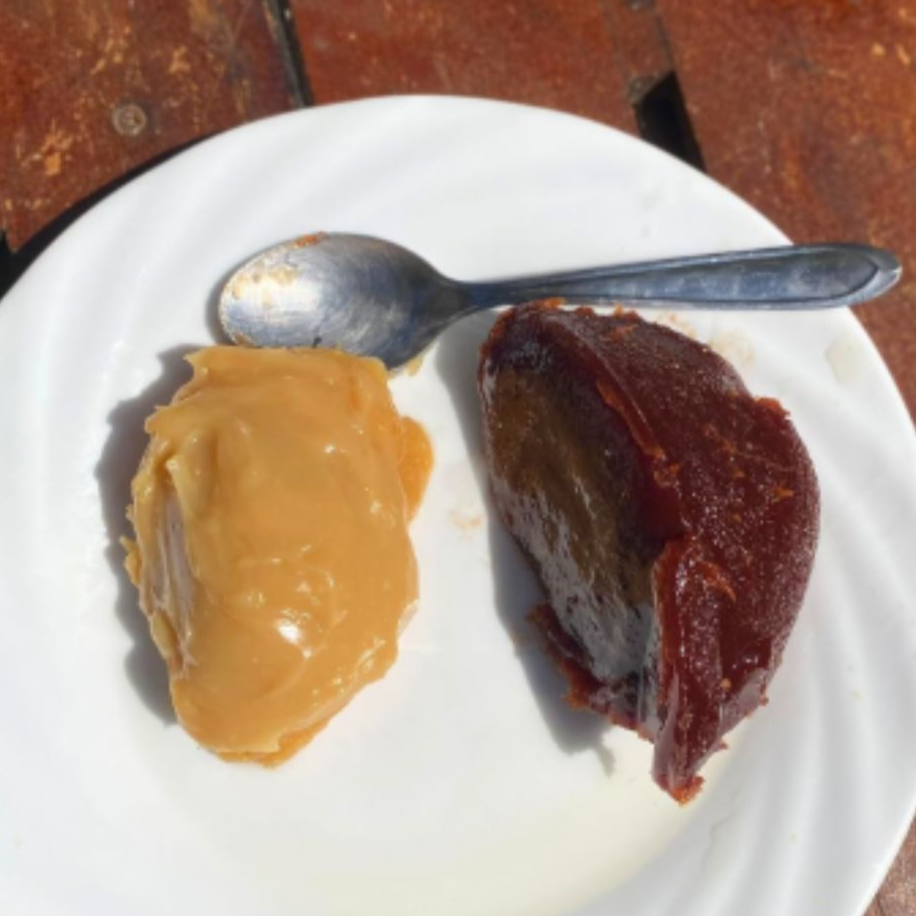 Os dois doces mais amados de Minas Gerais em uma versão irresistível para comer de colher e compartilhar com a família!
1 Pote de Doce de Leite 400g: Textura aveludada, cor de caramelo e o puro sabor do premiado e delicioso Doce de leite Senador.
1 Pote de Goiabada Cremosa Cascão 300g: Feita com a fruta selecionada, mantendo os pedacinhos (cascão) que fazem toda a diferença. Ponte Nova/Mg
Perfeitos para rechear bolos, acompanhar queijos ou simplesmente saborear de colher!