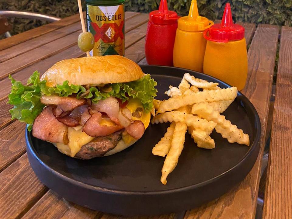 Malteada+ Hamburguesa + Papas