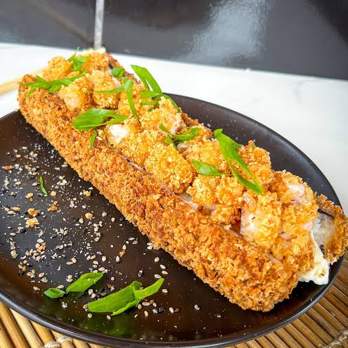 Um Big hot recheado com creme cheese e camarão empanado com cebolinha