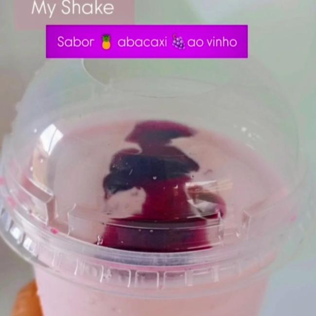 Milk shake 300ml ,trazendo o delicioso sabor da Baunilha com a deliciosa calda de abacaxi ao vinho