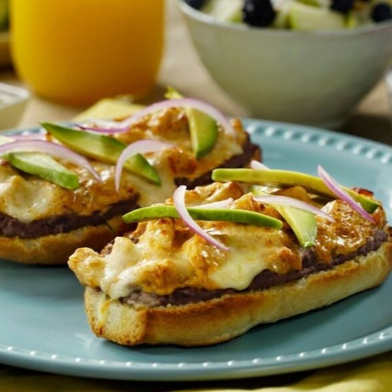 Molletes los Especiales con Pollo