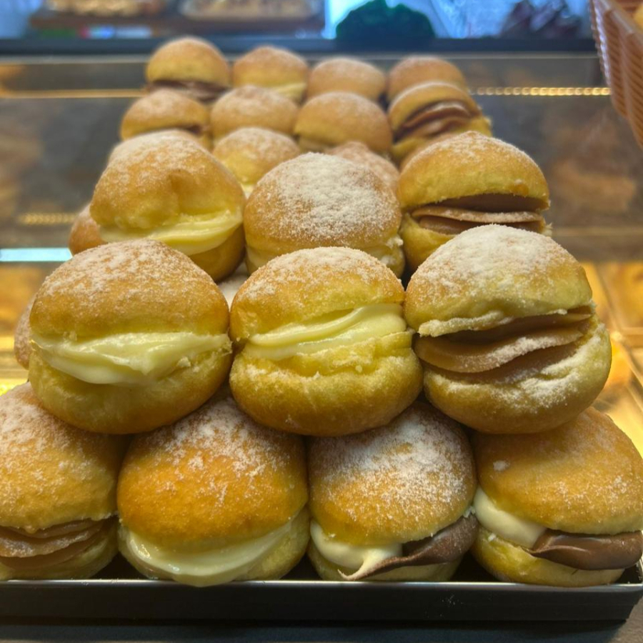 Mini sonho fofinho recheado com creme de Ninho e Nutella, irresistível e perfeito para matar a vontade de doce a qualquer hora.