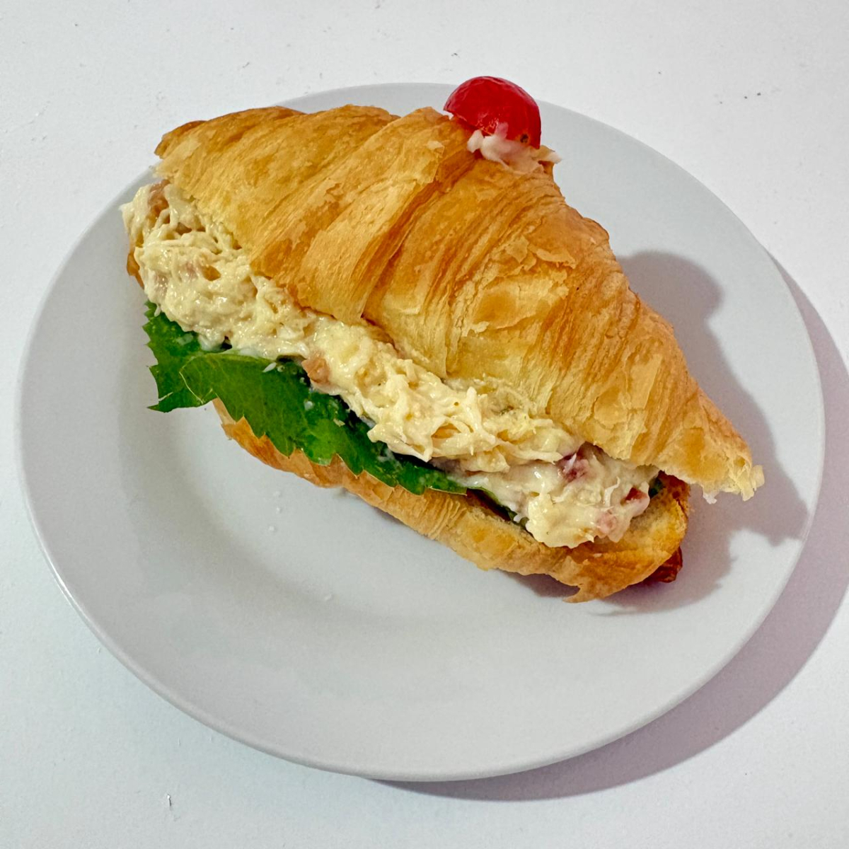 Frango catupiry, bacon, alface, tomate.