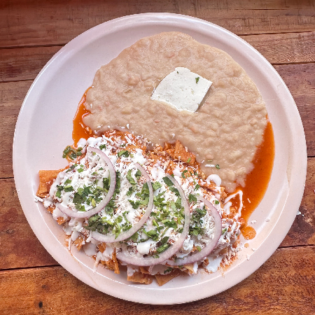 Chilaquiles Acompañados de Frijoles