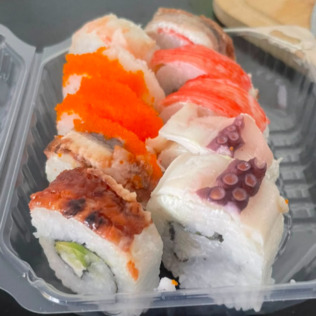 Aventura Roll Sushi De Diferentes Mariscos