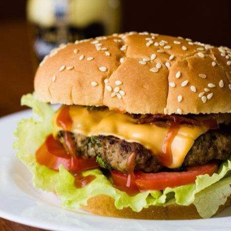 Hamburguesa de Res con Papas