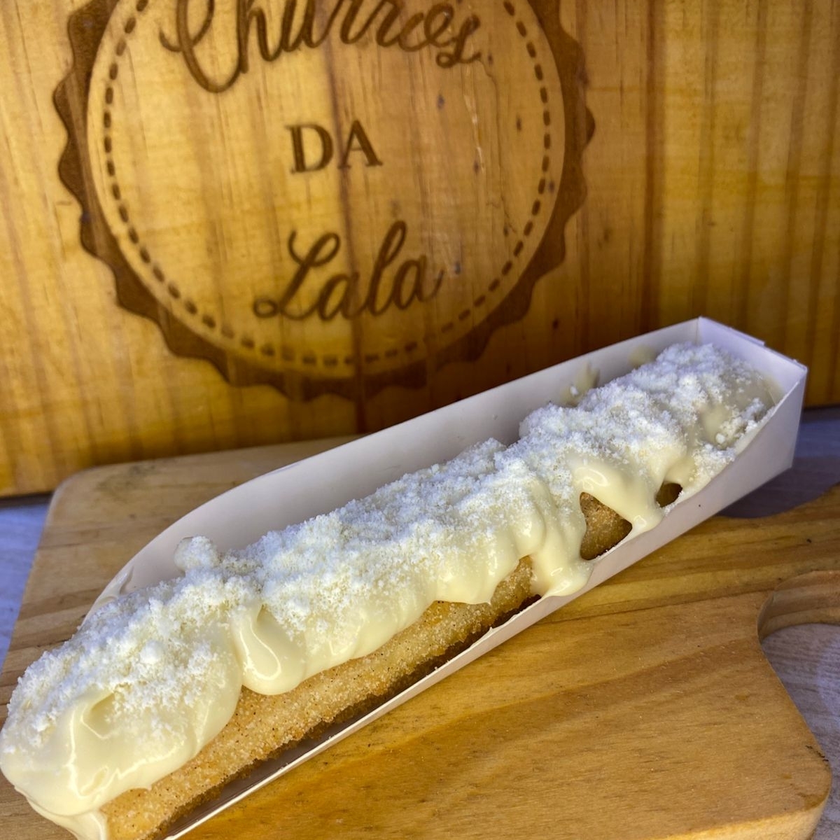 massa fresca, artesanal, feita todos os dias, bem fritinho e crocante, envolvido em açúcar e canela com um delicioso recheio cremoso de beijinho dentro e fora, e granulado a sua escolha.