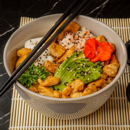 Yakimeshi con pollo